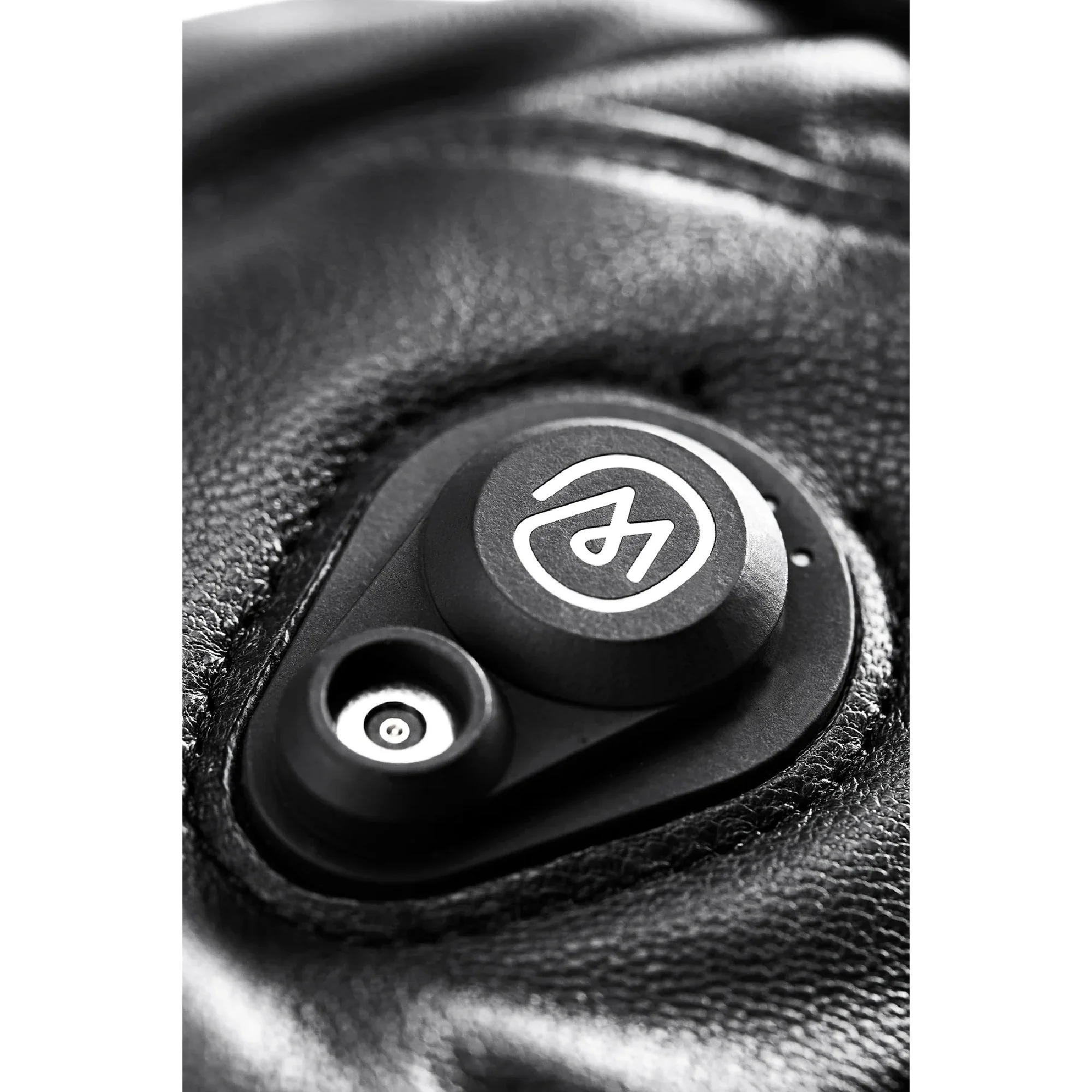 Auclair Heated Mitt Adult - Image 6